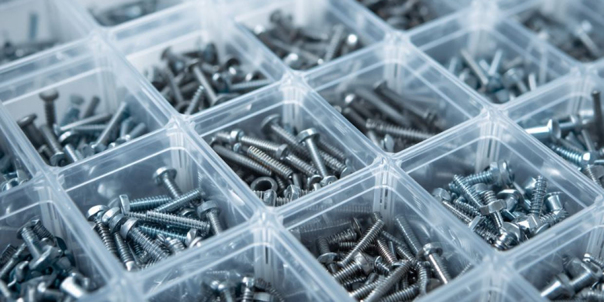 Упаковка для крепёжных изделий: почему пластиковые контейнеры становятся стандартом